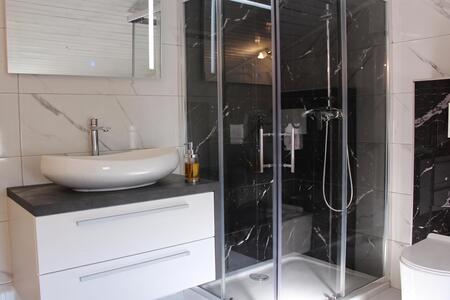 Bagno con doccia