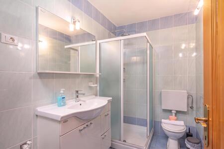 Bagno con doccia