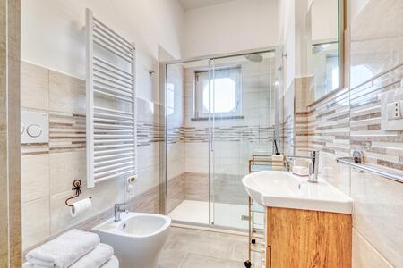 Badkamer met douche