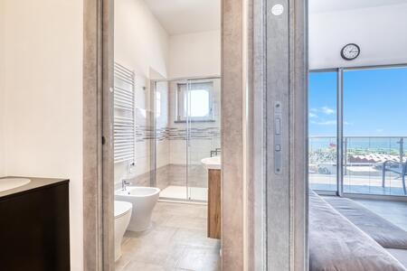 Badkamer met douche