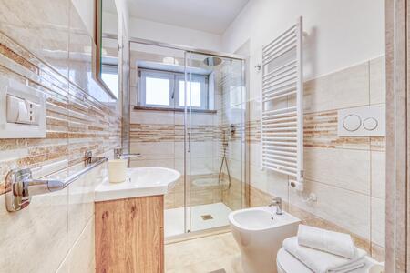 Badkamer met douche