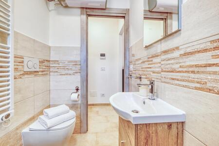 Badkamer met douche