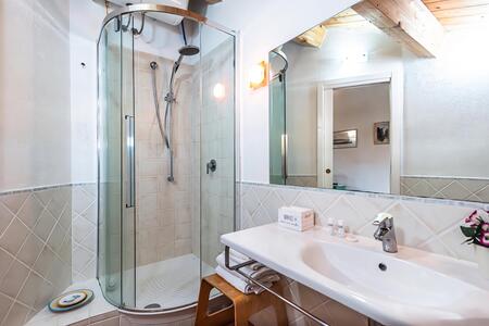 Bagno con doccia