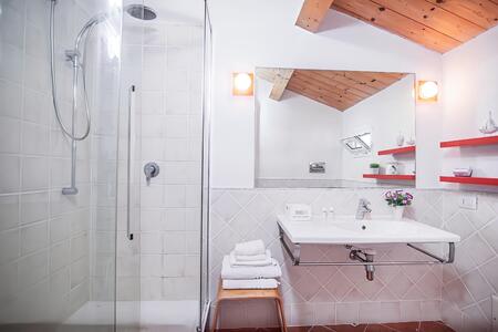 Bagno con doccia