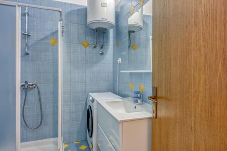 Badezimmer mit Dusche