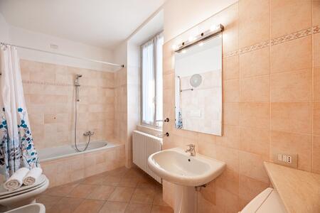 Bagno con doccia