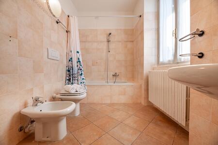 Bagno con doccia
