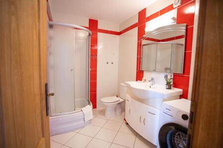 Badezimmer mit Dusche