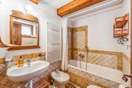 Badkamer met ligbad