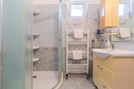 Bagno con doccia