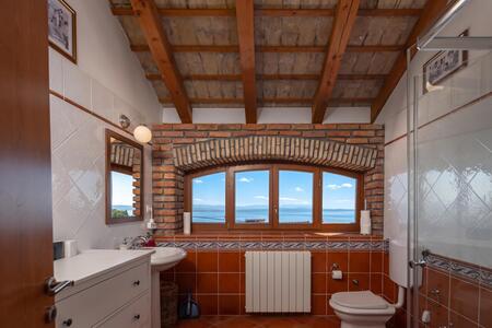 Badezimmer mit Dusche