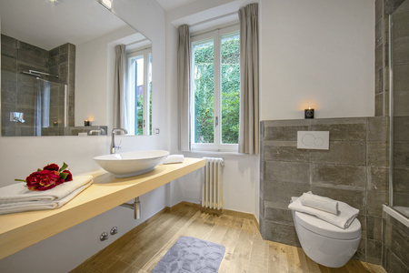 Cuarto de baño con bañera