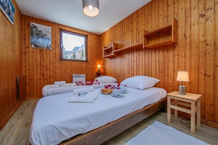 Twin bedroom