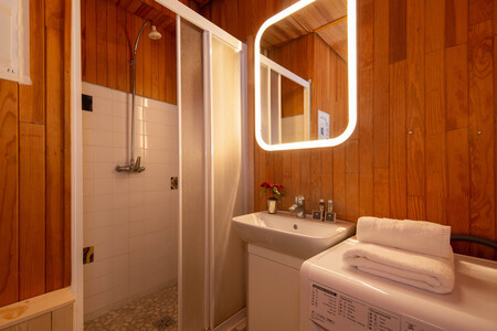 Secondo bagno - con doccia e lavatrice
