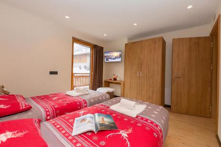 Twin bedroom
