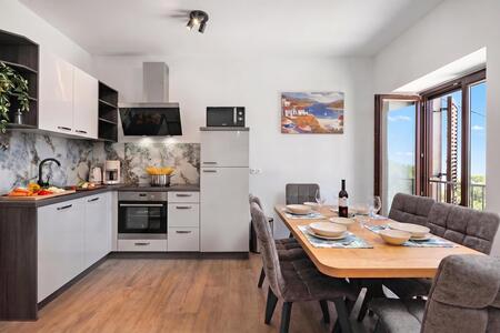 Cocina y comedor