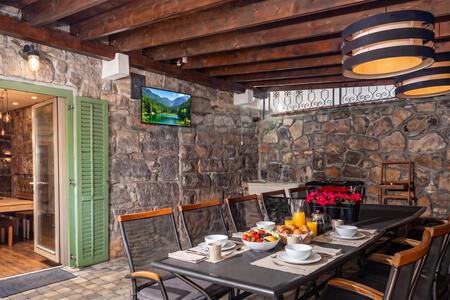 Outdoor dining