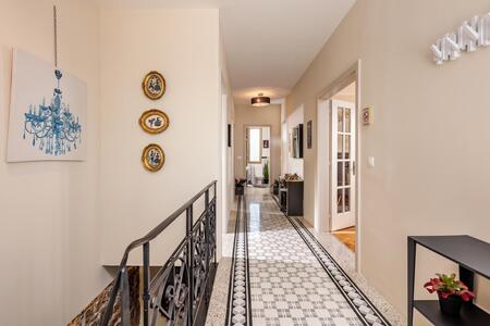 Common area (corridors, hall)