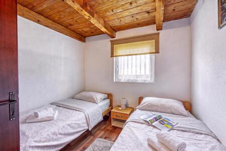 Twin bedroom