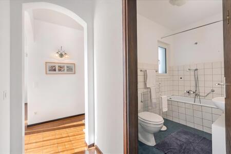 Cuarto de baño con bañera
