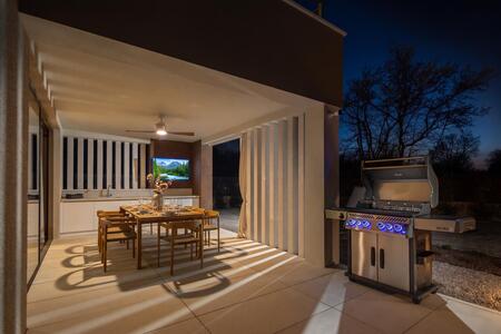 Outdoor kitchen